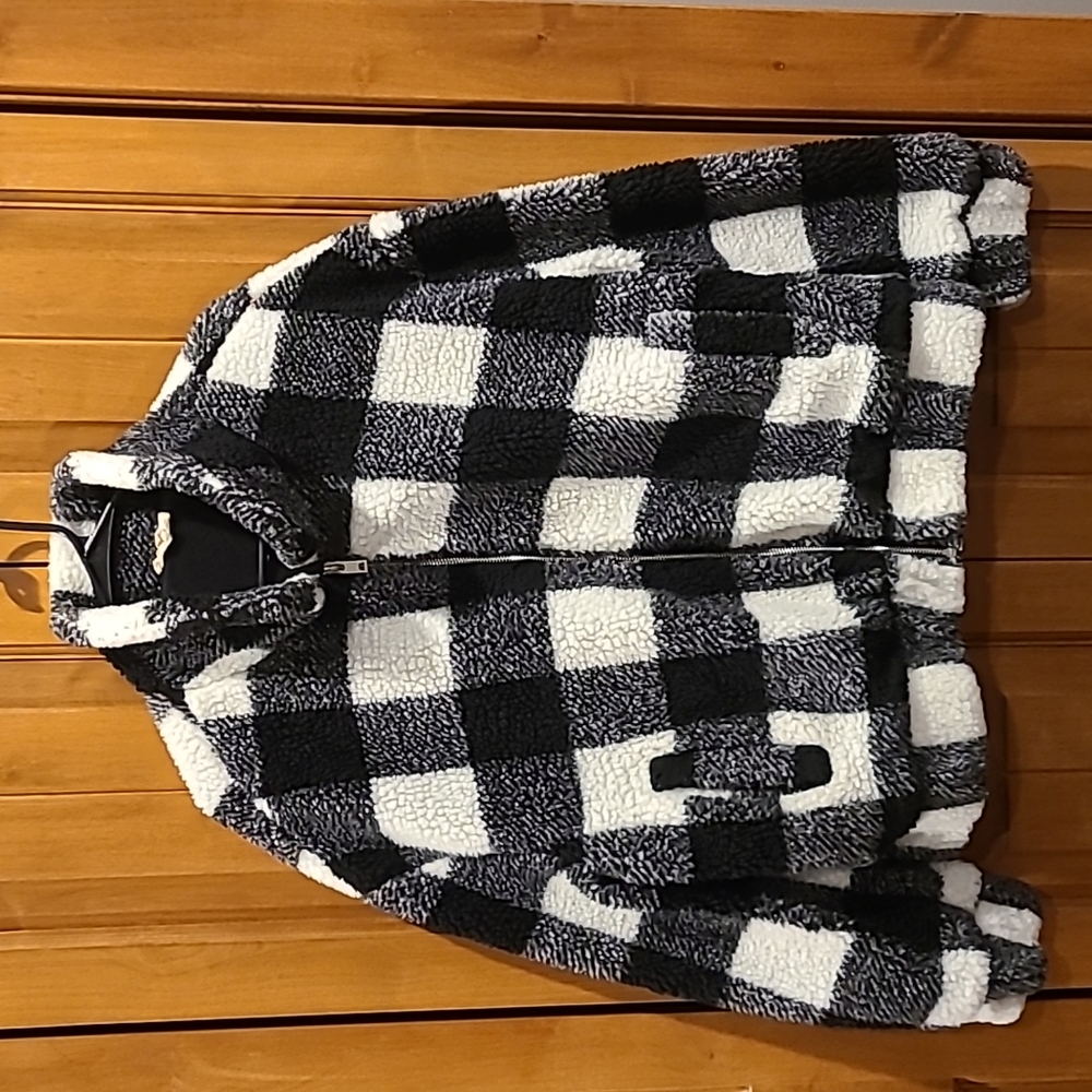 Black and white Buffalo checked fleece